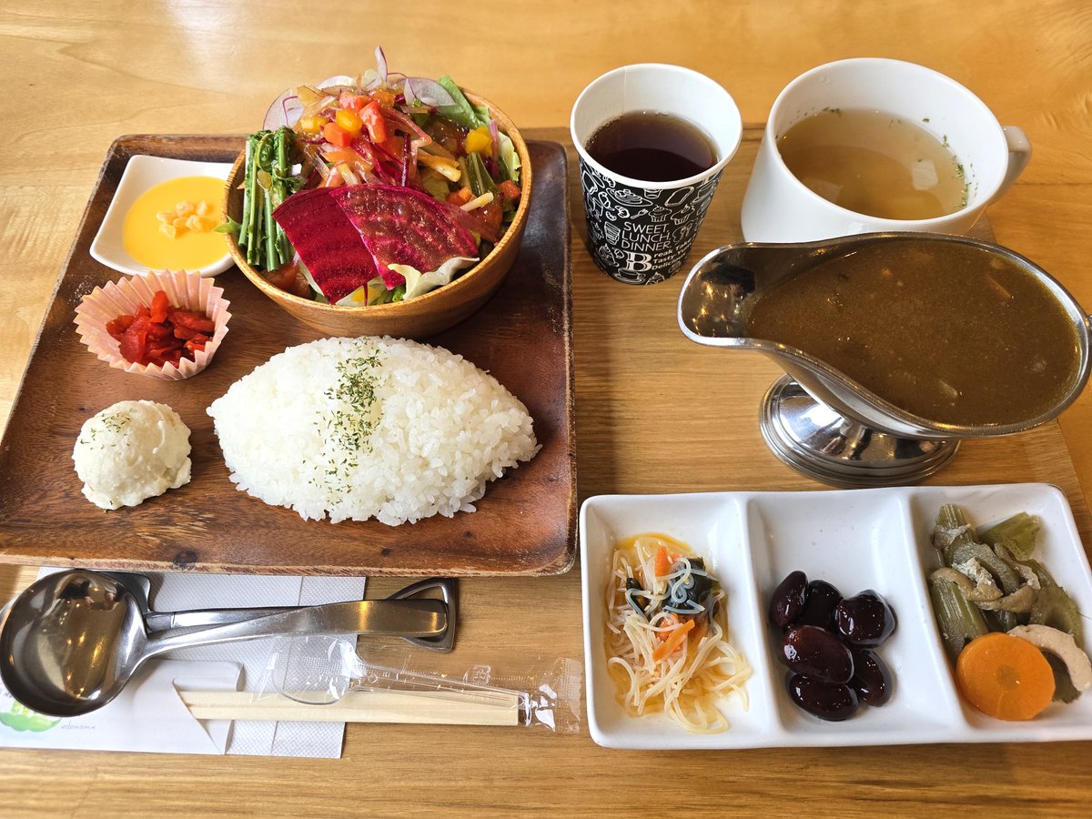 mokufusha's tweet photo. 橋谷晃・出演番組のお知らせです
6/25(水)テレビ東京「なないろ日和！」
朝9:58～
BSテレ東でも同時放送
今回は中山エミリさんと、北八ヶ岳の苔の森を訪ねました
お楽しみに！
#北八ヶ岳ハイキング #苔の森 #白駒池 ＃白駒荘 #苔の聖地 #坪庭 #ハイキング番組 #自然番組 https://t.co/BhgXsreSyE