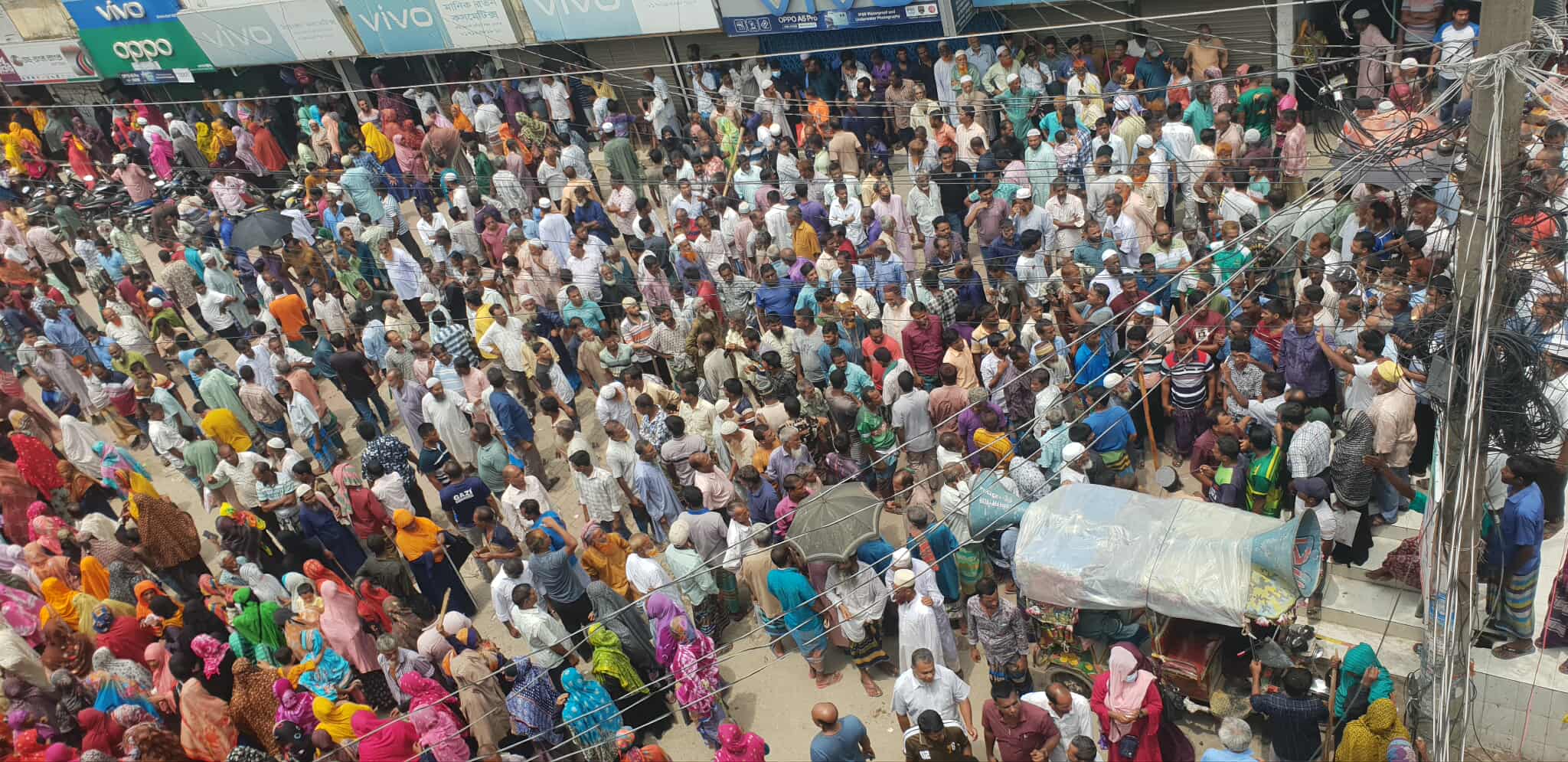 মাদারগঞ্জে আমানতের টাকা উদ্ধারে গ্রাহকদের বিক্ষোভ, ব্যাহত নাগরিক সেবা