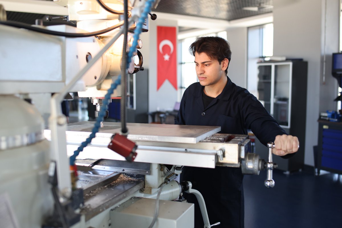 ProfMazlumCelik's tweet photo. 🧠 Teknokent + 🚀 Kuluçka merkezi + 🔧 Prototipleme merkezi =

Bir fikirle gelip ürünle çıkabileceğin bir üniversite. #HasanKalyoncuÜniversitesi 

#HKÜ #hkunv https://t.co/MR69BKmIha