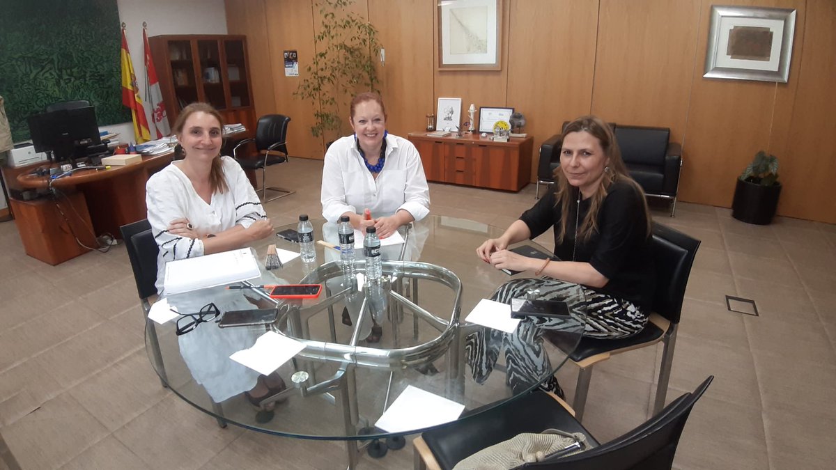 Irene Cortés Calvo (@irenecortesc5) on Twitter photo 🟧🟧🟧 Reunion de trabajo con <a href="/asucyl/">ASUCYL Supermercados</a> . Asoc. de empresarios de Supermercados de Castilla y León. Representa a las 2/3 de la superficie de alimentación en #CastillayLeón.
La coordinación y colaboración en situaciones de emergencia ha de trabajarse en todos los sectores <a href="/jcyl/">Junta de Castilla y León</a> 🟧🟧🟧 Reunion de trabajo con <a href="/asucyl/">ASUCYL Supermercados</a> . Asoc. de empresarios de Supermercados de Castilla y León. Representa a las 2/3 de la superficie de alimentación en #CastillayLeón.
La coordinación y colaboración en situaciones de emergencia ha de trabajarse en todos los sectores <a href="/jcyl/">Junta de Castilla y León</a>