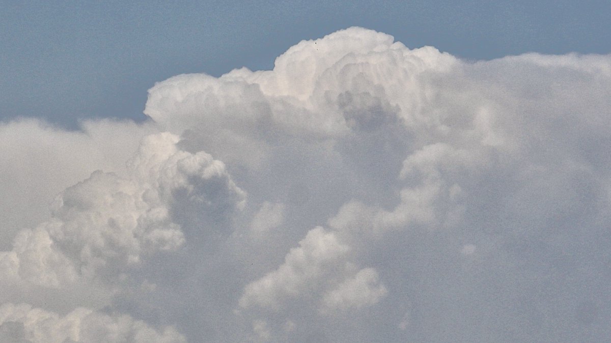 Xavier Coll (@xcollgi) on Twitter photo Núvols d'evolució al Pirineu, 23/06/25, observats des de la plana urgellenca a les 15:30 h #ivarsdurgell #pladurgell <a href="/meteocat/">Meteocat</a> <a href="/meteorac1/">Meteorologia RAC1</a> <a href="/gemmapuigf/">Gemma Puig Feliu</a> <a href="/elnacionalcat/">ElNacional.cat</a> <a href="/AEMET_Cat/">AEMET_Cataluña</a> <a href="/ARAmeteo/">ARA Méteo</a> <a href="/SergiLoras/">Sergi Loras</a> <a href="/eltempsTV3/">El temps</a> <a href="/climadelleida/">Climadelleida/meteoponent</a> <a href="/MeteoMauri/">MeteoMauri</a> Núvols d'evolució al Pirineu, 23/06/25, observats des de la plana urgellenca a les 15:30 h #ivarsdurgell #pladurgell <a href="/meteocat/">Meteocat</a> <a href="/meteorac1/">Meteorologia RAC1</a> <a href="/gemmapuigf/">Gemma Puig Feliu</a> <a href="/elnacionalcat/">ElNacional.cat</a> <a href="/AEMET_Cat/">AEMET_Cataluña</a> <a href="/ARAmeteo/">ARA Méteo</a> <a href="/SergiLoras/">Sergi Loras</a> <a href="/eltempsTV3/">El temps</a> <a href="/climadelleida/">Climadelleida/meteoponent</a> <a href="/MeteoMauri/">MeteoMauri</a>