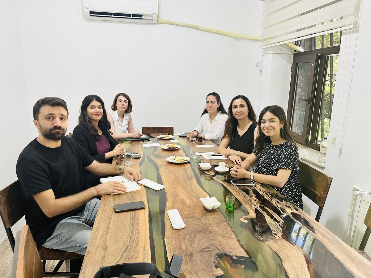 29 Haziran’da Amed’de gerçekleştireceğimiz “Çatışma ve Çözüm Süreçlerinde Çocuk” Konferansı’na davet etmek amacıyla, DEM Çocuk Komisyonu ve DEM Parti Amed Çocuk Komisyonu olarak Amed’de SHU-Der, İHD ve ÖHD’yi ziyaret ettik.
<a href="/ohdamed/">ÖHD Amed</a> 
<a href="/shuder_diyar/">Shuder Diyarbakır</a> 
<a href="/ihdamedcocukK/">İHD Diyarbakır Şube Çocuk Komisyonu</a>