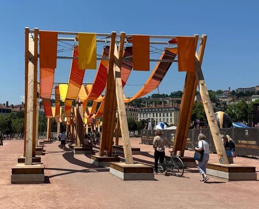 Efficacité japonaise à 235 K€
Vs
La merde escrolo "Tissage Urbain* place Bellecour à Lyon : 1,6 million d'euros !!
#France #Gabegie #NicolasQuiPaie