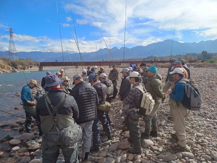 Pesca con mosca: cuando el deporte se convierte en herramienta de conservación.

🔗Más info: mendoza.gov.ar/prensa/pesca-c…