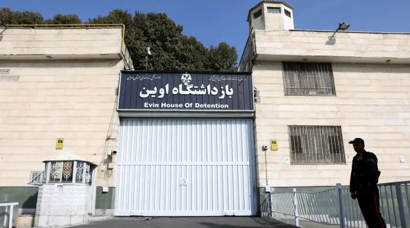 ◀️ ایران میں اسرائیلی حملے کا نشانہ بننے والی اوین جیل میں کون افراد قید ہیں؟
◀️ اتحادیوں کا اتفاق ہے کہ ایران کو جوہری ہتھیار نہیں بنانا چاہیے: نیٹو سیکریٹری جنرل
تفصیلات: bbc.in/3Tzqd9N