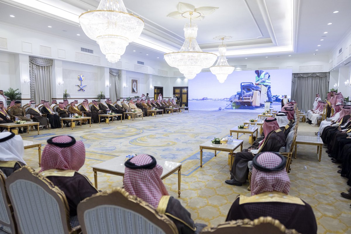 إمارة منطقة الحدود الشمالية (@northbordersa) on Twitter photo أكد سموه  أن هذه المشروعات تمثل امتدادًا لجهود تطوير الخدمات البلدية في المنطقة، ومرحلة جديدة من تحسين البنية التحتية بما يُسهم في تحقيق تطلعات القيادة الحكيمة نحو تنمية متوازنة وشاملة. أكد سموه  أن هذه المشروعات تمثل امتدادًا لجهود تطوير الخدمات البلدية في المنطقة، ومرحلة جديدة من تحسين البنية التحتية بما يُسهم في تحقيق تطلعات القيادة الحكيمة نحو تنمية متوازنة وشاملة.