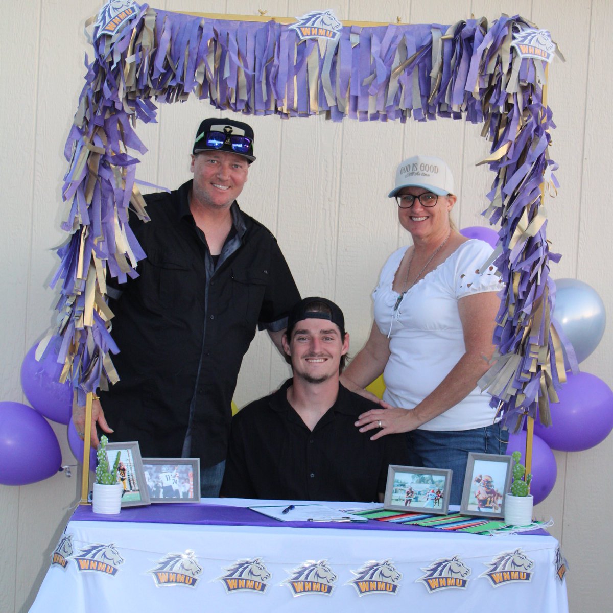 Officially a mustang! <a href="/WNMUFootball/">WNMU Mustang Football</a> <a href="/CoachDavis04/">Hunter Davis</a> <a href="/gavinlutman18/">Coach Gavin Lutman</a>