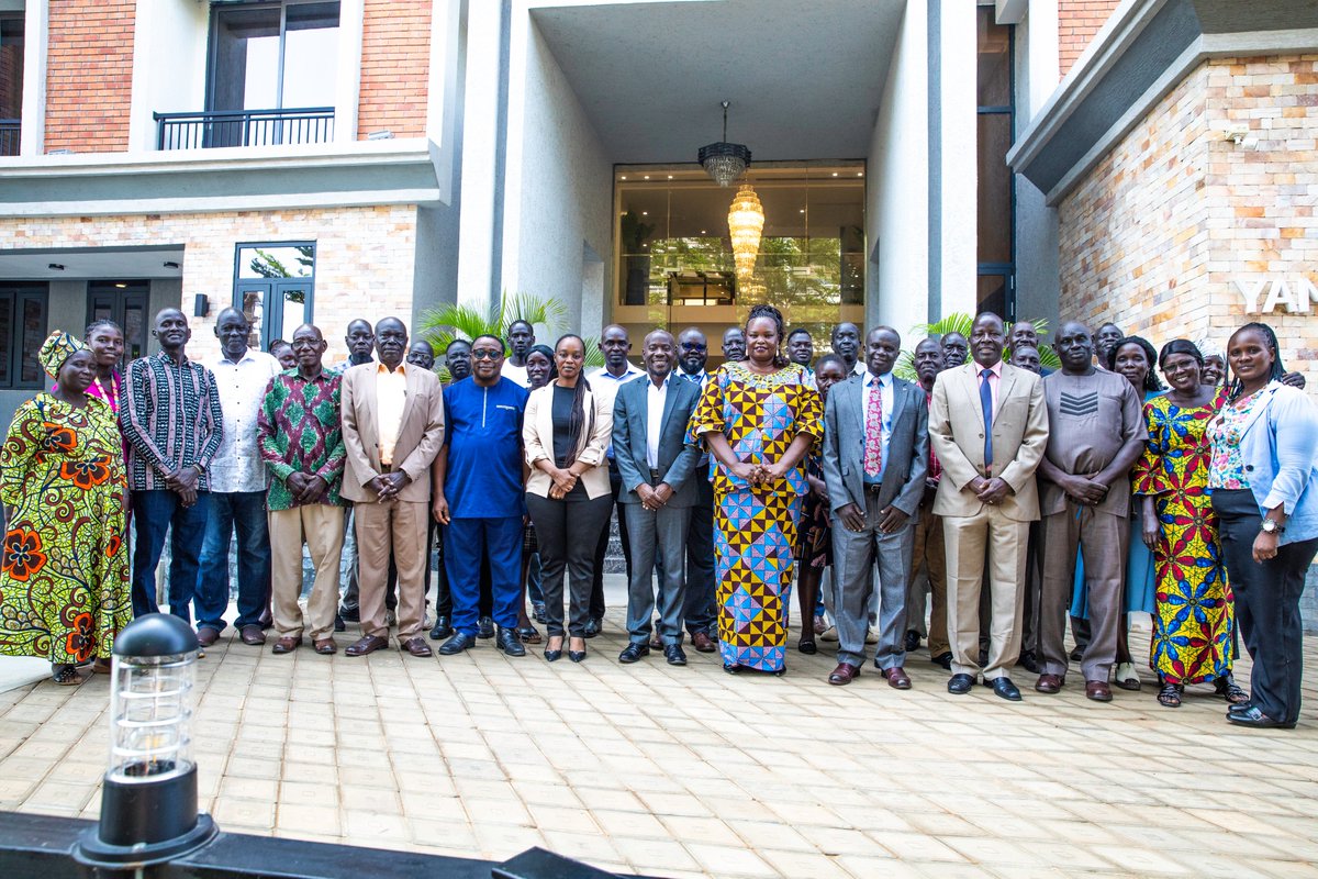 FAO in South Sudan (@faosouthsudan) on Twitter photo With support from <a href="/AfDB_Group/">African Development Bank Group</a>, <a href="/FAO/">Food and Agriculture Organization</a> in collaboration with <a href="/mafs_ss/">Ministry of Agric and Food Security - South Sudan</a>, officially launched the #Climate Resilient Agri-Food Systems Transformation Program today in Juba, Central Equatoria π±
Attended by:
βΆοΈ Government officials
βΆοΈ County #Agriculture departments With support from <a href="/AfDB_Group/">African Development Bank Group</a>, <a href="/FAO/">Food and Agriculture Organization</a> in collaboration with <a href="/mafs_ss/">Ministry of Agric and Food Security - South Sudan</a>, officially launched the #Climate Resilient Agri-Food Systems Transformation Program today in Juba, Central Equatoria π±
Attended by:
βΆοΈ Government officials
βΆοΈ County #Agriculture departments