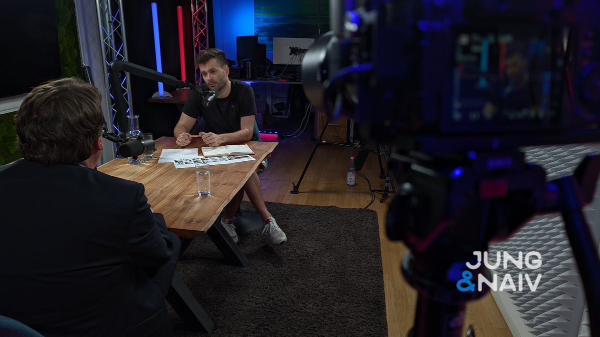 aahsh's tweet image. #BehindTheScenes of @JungNaiv
Live: @TiloJung interviewt den Europaabgeordneten Dennis Radtke @RadtkeMdEP vom @CDA_Bund, Sozialflügel der @CDU
Kira moderiert den Livechat & Hans stellt gleich Zuschauerfragen
youtube.com/live/Fnk8QJcW3…