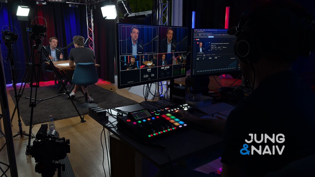 aahsh's tweet image. #BehindTheScenes of @JungNaiv
Live: @TiloJung interviewt den Europaabgeordneten Dennis Radtke @RadtkeMdEP vom @CDA_Bund, Sozialflügel der @CDU
Kira moderiert den Livechat & Hans stellt gleich Zuschauerfragen
youtube.com/live/Fnk8QJcW3…