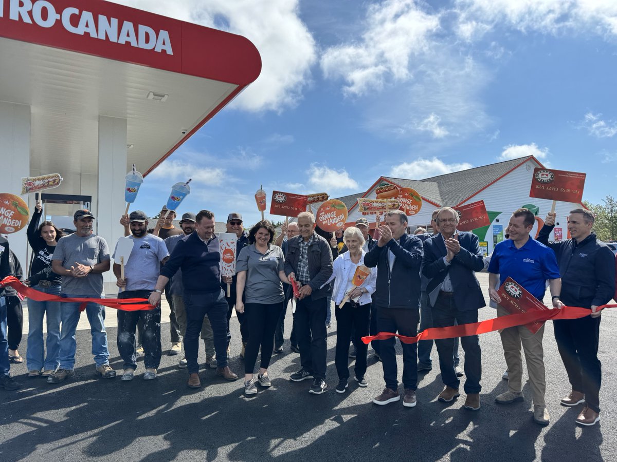 Orange_Store's tweet image. On Friday, we held the official ribbon cutting and grand opening of our new Petro-Canada Orangestore in Tusket, Nova Scotia 🎉

We had a great day welcoming people to the new site and we're thankful to everyone who stopped by to help us celebrate!