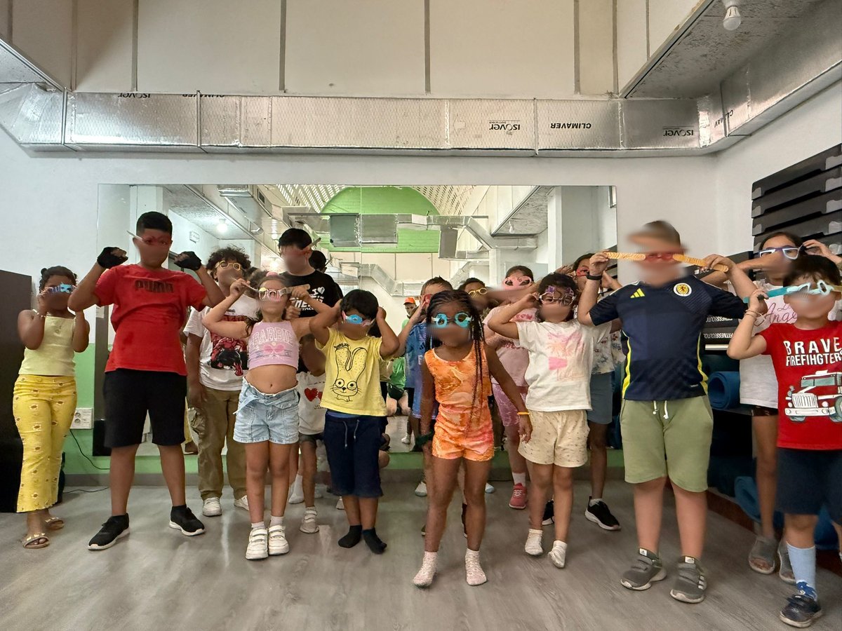 AVSanPascual's tweet image. Hoy ha arrancado el campa de verano de la asociación, que esta vez ha sido posible gracias a un proyecto de la @FRAVM de los Planes Integrales de Barrio.

Chavales/as de San Pascual pueden disfrutar esta semana de un campamento gratuito, facilitando la conciliación familiar.