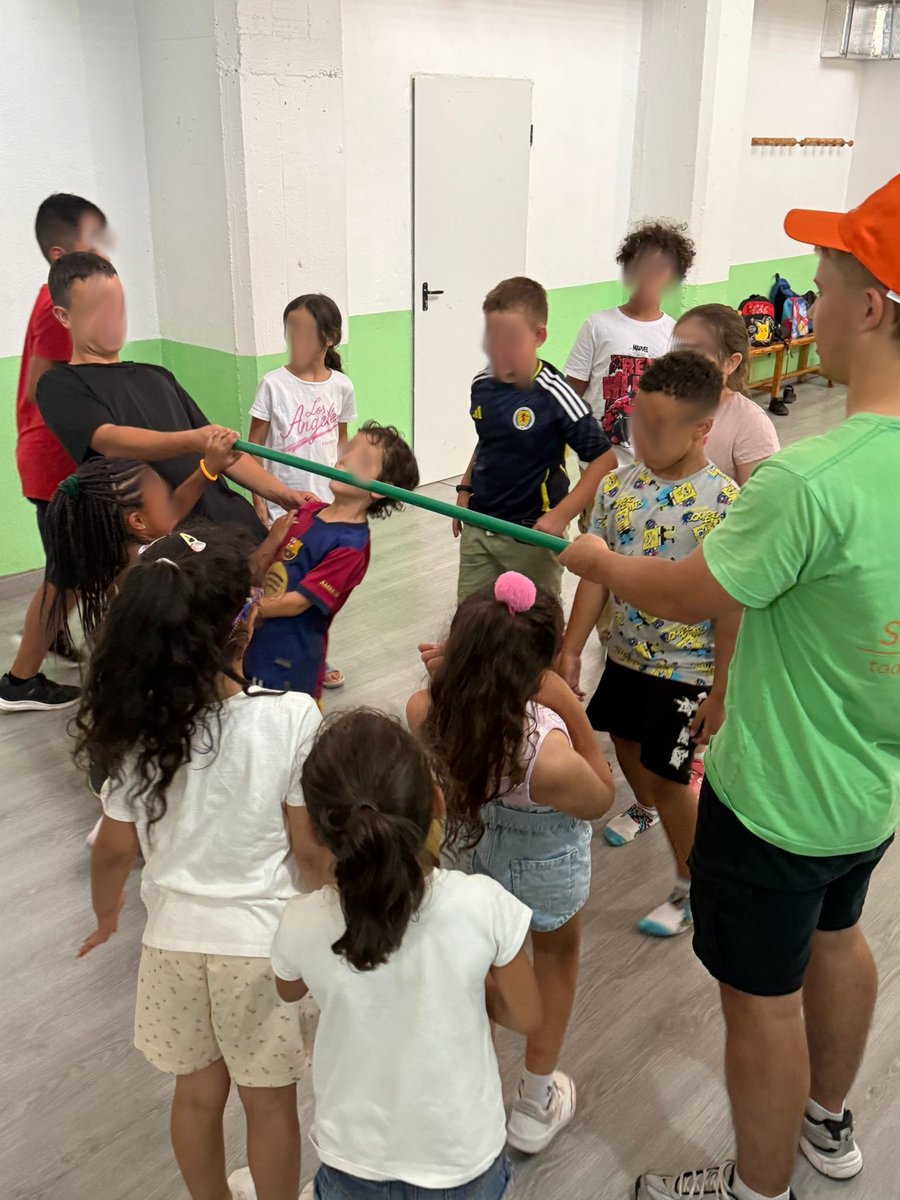 AVSanPascual's tweet image. Hoy ha arrancado el campa de verano de la asociación, que esta vez ha sido posible gracias a un proyecto de la @FRAVM de los Planes Integrales de Barrio.

Chavales/as de San Pascual pueden disfrutar esta semana de un campamento gratuito, facilitando la conciliación familiar.