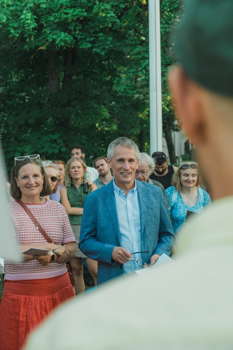 Feuer, Fælleskab und Hygge – damit feiern wir die 🇩🇰 Tradition Sankt Hans: Ein Abend, an dem wir zusammenkommen, singen und den Sommer genießen. Mange tak für einen feierlichen Abend in der dänischen Kirche in Berlin!

Fotos: © Nicolai Froundjian