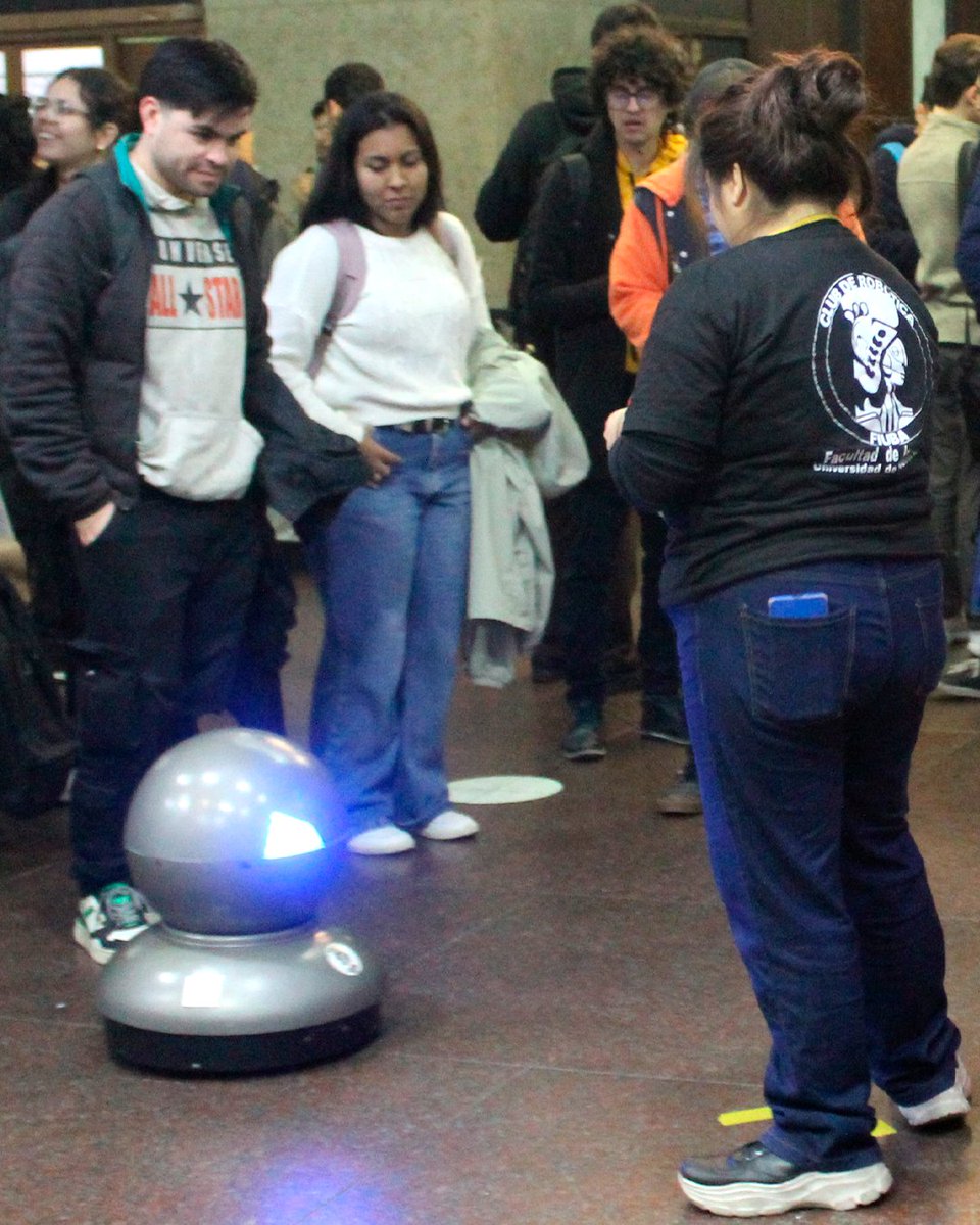 En el hall de la sede de Av. Paseo Colón 850, y con la organización de la Rama Estudiantil IEEE UBA, se realizó la primera edición de la Expo Clubes, en la que se expusieron proyectos que no sólo enriquecen la vida académica, sino que además celebran la pasión por la ingeniería.