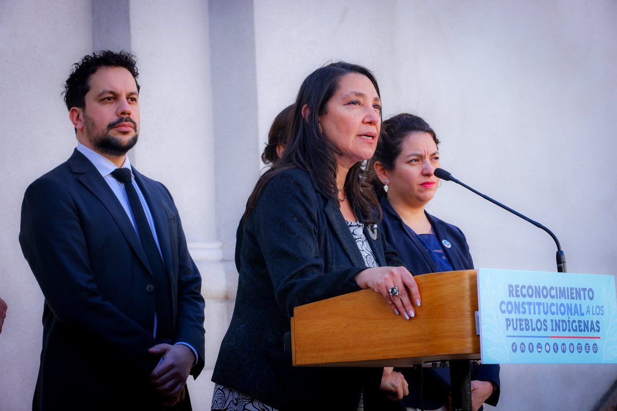 Ministra Lobos en @radioUniverso 📻
"Hemos anunciado el envío de la reforma constitucional para el reconocimiento de los pueblos indígenas, que es una de las 21 propuestas que realizó la Comisión para la Paz y el Entendimiento, después de dos años de trabajo, de más de 5.000