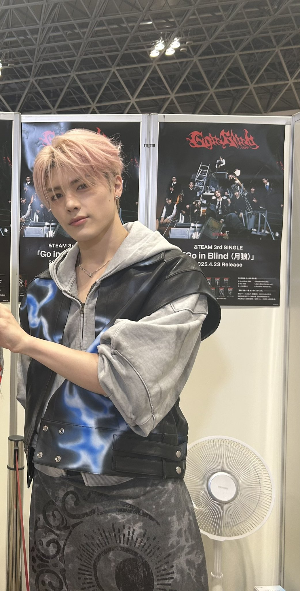 Go in Blind (月狼)【CD MAXI】【+PHOTO BOOK】 | &TEAM