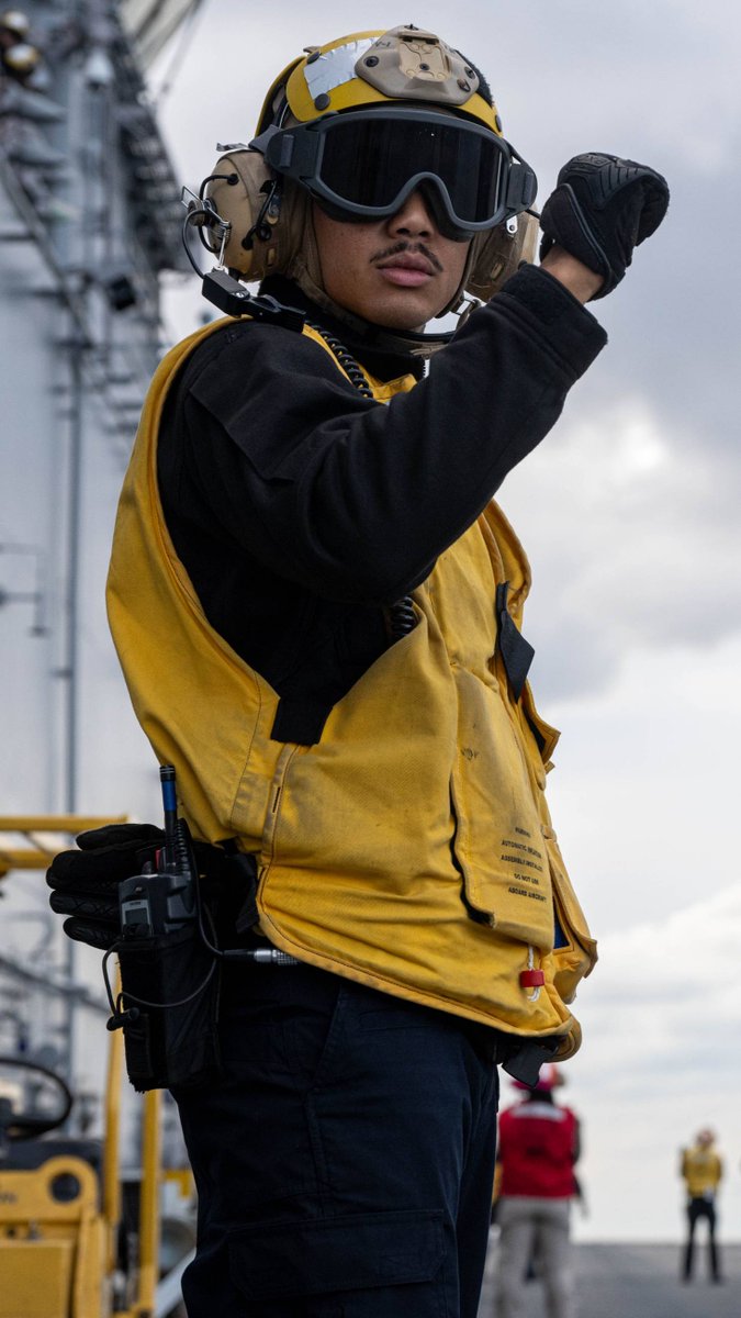 USNavy tweet picture