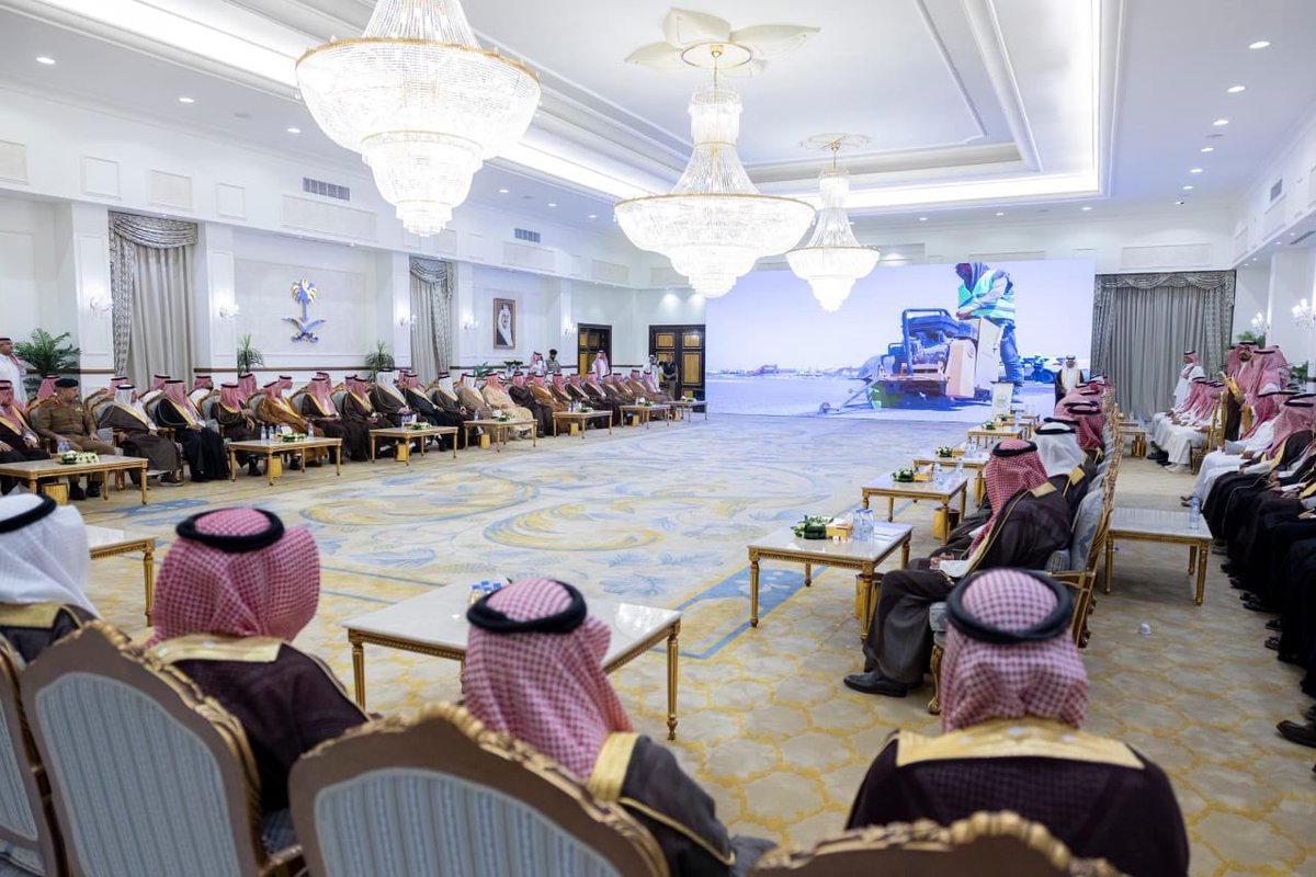 نتقدم بجزيل الشكر والامتنان لسيدي صاحب السمو الملكي الأمير فيصل بن خالد بن سلطان بن عبدالعزيز أمير منطقة #الحدود الشمالية على تفضله بتدشين مشاريع أمانة منطقة الحدود الشمالية التنموية، والشكر موصول لمعالي وزير البلديات والإسكان الاستاذ ماجد بن عبدالله الحقيل . تأتي هذه المشاريع