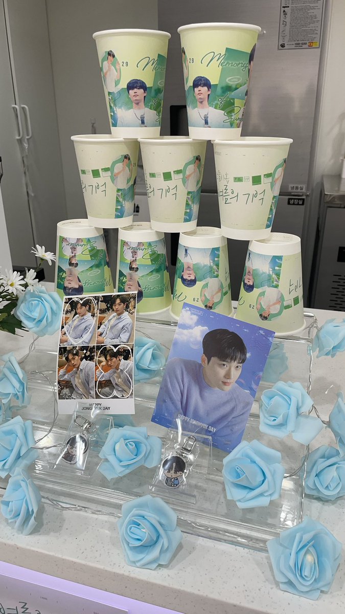 bburubbubbu's tweet photo. 쪼녁이 생일기념 생카투어🎉 https://t.co/k2CKmHB09R