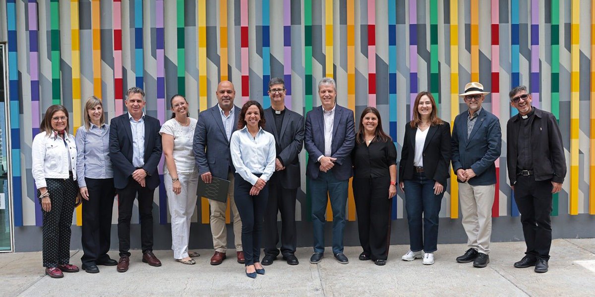 Directiva de Movistar conoció innovaciones de la #UCAB y anunció aporte al programa de becas

Miembros del Comité de Dirección de la empresa recorrieron las academias, los laboratorios y salones especiales que la universidad ha puesto en funcionamiento, para fortalecer la