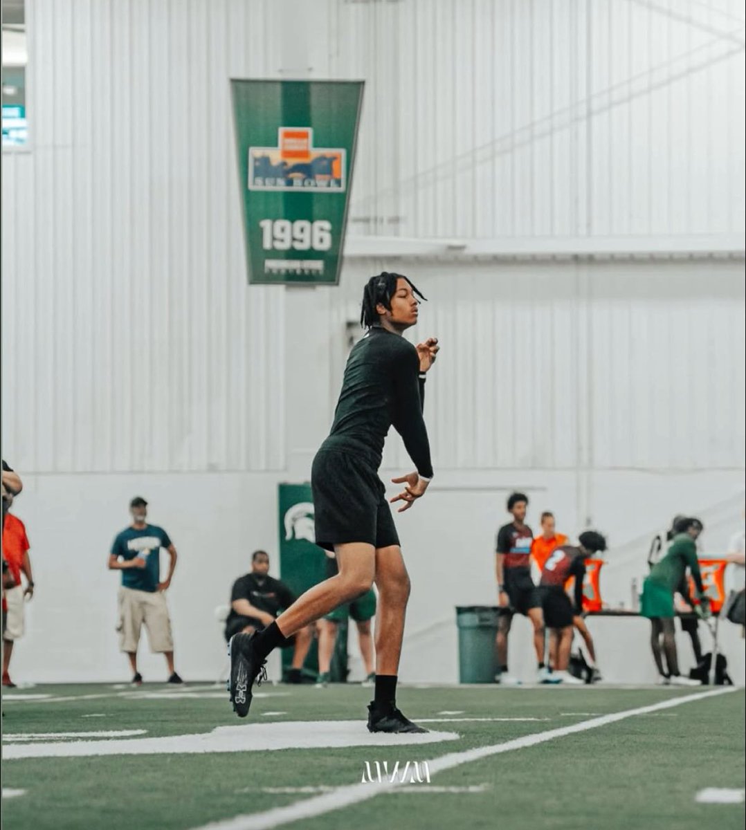 donaldtabronII's tweet image. Enjoyed spinning it at @MSU_Football 7v7 team camp.  Big Track @TThomas_2029 gone be the best in the state in the 29’ class.   We don’t rebuild we reload!  #DonDotta🎯 #GreatDay #CTFB @Detroit_CTFB @CoachDaws_ @Coach_Cash_ @AllenTrieu @ChadSimmons_ @GregSmithRivals @adamgorney…