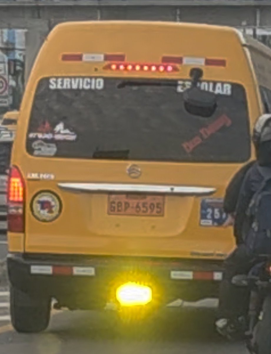 Politica_19's tweet photo. @181Responde @ATMGuayaquil @ATM_Transito

Favor atender. Vehículo con faro incandescente halogeno posterior. Hoy en Via Daule a la altura de Santa Priscila https://t.co/z7TAH2awIB