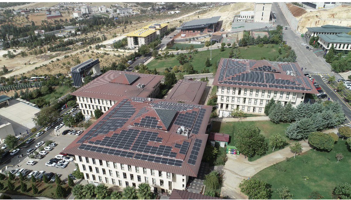 🎓 Türkiye’nin yenilikçi ve uluslararası üniversitesi Hasan Kalyoncu Üniversitesi’nde, doğayla iç içe bir kampüste eğitim…
🌿 500.000 m² modern kampüs
⚡ %70 enerjisini kendi üreten altyapı
♻️ Sıfır atık belgeli çevre dostu yapı
#hkunv #HKÜ #HasanKalyoncuÜniversitesi#YeşilKamps