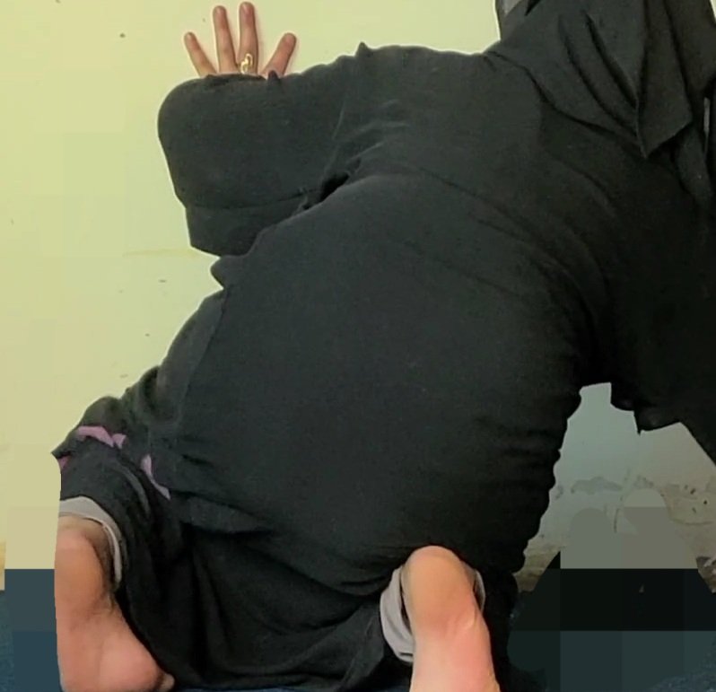 نزلت صورتي هاذي في الانستاء

واحد علق يقول الدبة كبيرة شوي

شو يقصد حدا يفهمني🤔

00967771168793