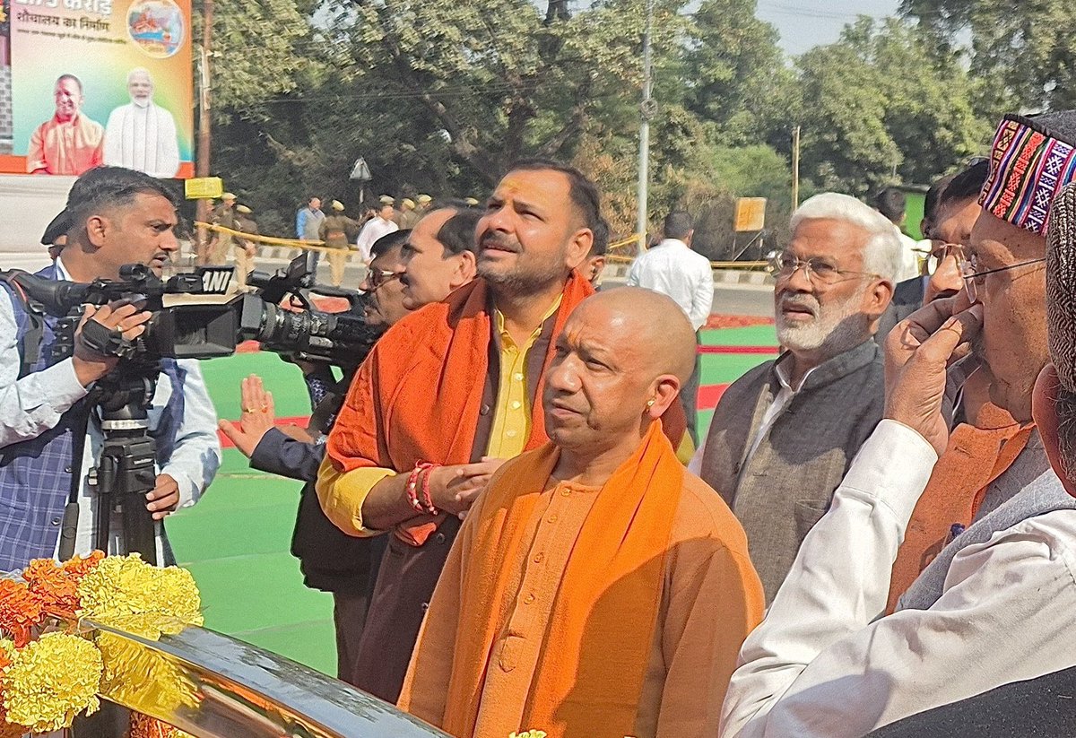 Meet  ‘JanNayak’ Prakash Dwivedi. 2 time BJP MLA from Banda, UP

Yesterday local SDM seized few trucks for overloading 

Being ‘Gareebo Ka Masiha’, Dwivedi Ji called SDM to politely order him to release illegal trucks

But the ‘Dabangg’ SDM didn’t listen

Dwivedi Ji got hurt &amp;