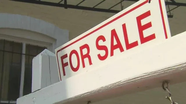 "Experts say the housing market may be cooling after years of soaring prices and tight inventory.

Though prices remain high compared to pre-pandemic levels, listings are now staying up for about 90 days, compared to 60 or fewer just a few years ago.": cbsnews.com/miami/news/sou…