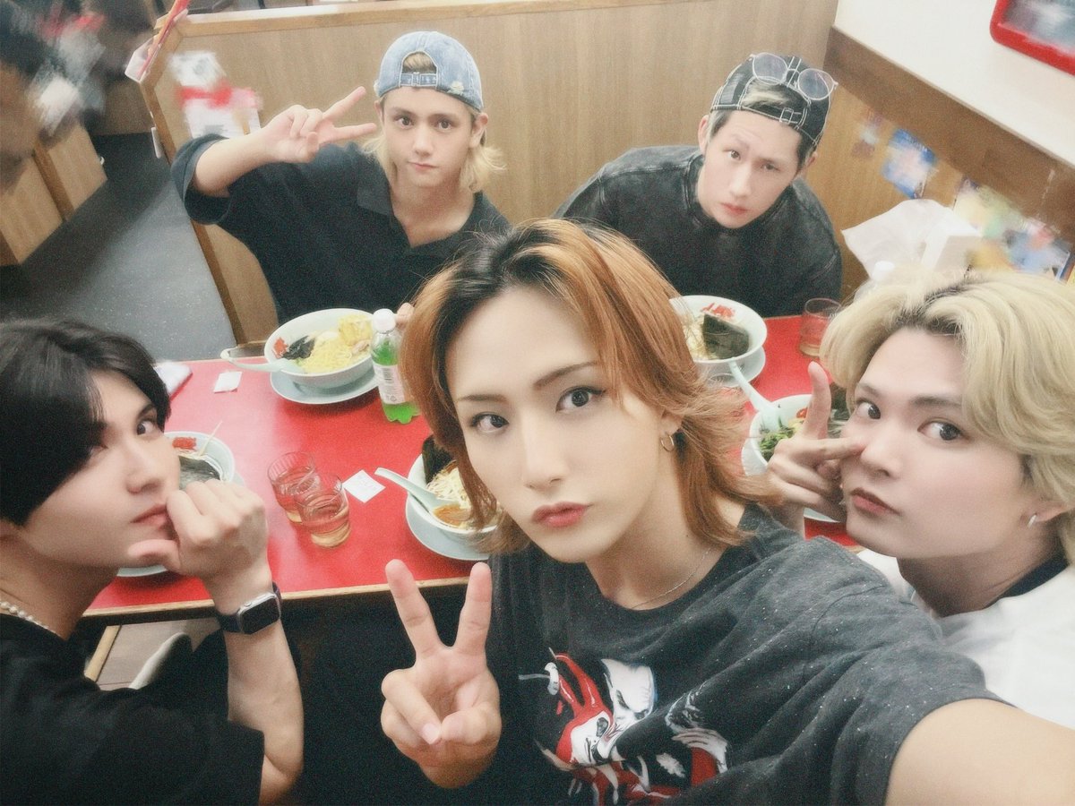 たっくんはっぴーばーすでー🎂🫶
昨日配信終わってすぐたっくんち向かったんだ~😋