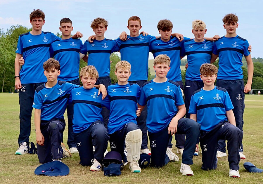Congratulations to our U15A cricket boys who are celebrating after winning the Blackshaw Division Two Cup. Read more here: tinyurl.com/4tyucvkn
#cricket #winners #success #cupfinal
