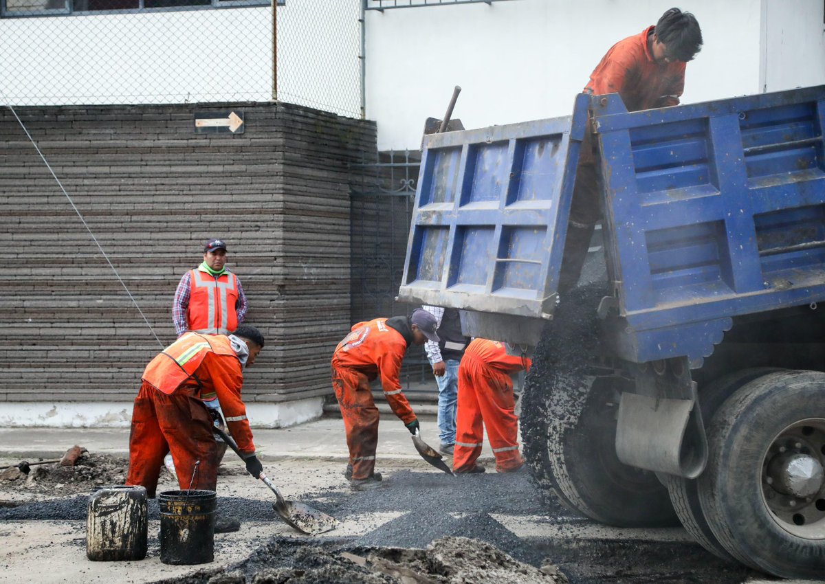 ¡Vamos con todo contra los baches! 🚧

Como parte de un esfuerzo coordinado, le entramos <a href="/Gob_Puebla/">Gobierno de Puebla</a> y <a href="/PueblaAyto/">Ayuntamiento de Puebla</a> a tapar más de 300 mil baches, en conjunto 160 Millones de Pesos invertidos en #LaCapitalImparable🪽para bacheo.

¡Trabajando en equipo, llegamos más lejos! 🤝
