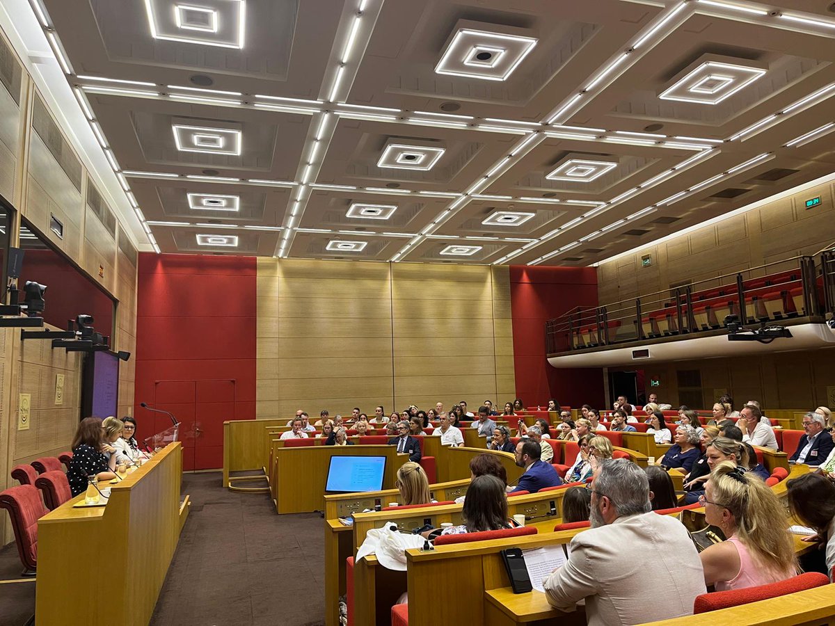 ASRomagny's tweet photo. Retour sur le colloque de ce matin, que j'ai co-organisé avec @Idelencolere, sur l'avenir de la profession infirmier : une urgence pour l'accès aux soins dans les territoires ! Un beau moment d'échanges, en transparence, autour des enjeux du métier. Merci aux intervenants ! https://t.co/mzAhdOjXGg
