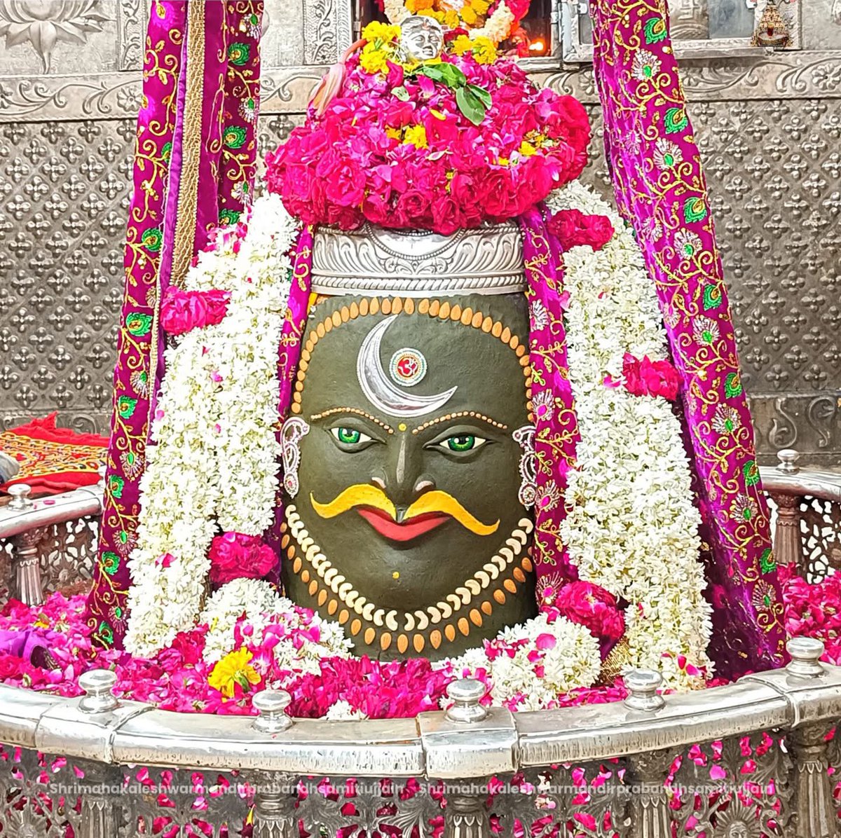 श्री महाकालेश्वर ज्योतिर्लिंग जी के आज के संध्या आरती शृंगार दर्शन 23.06.2025