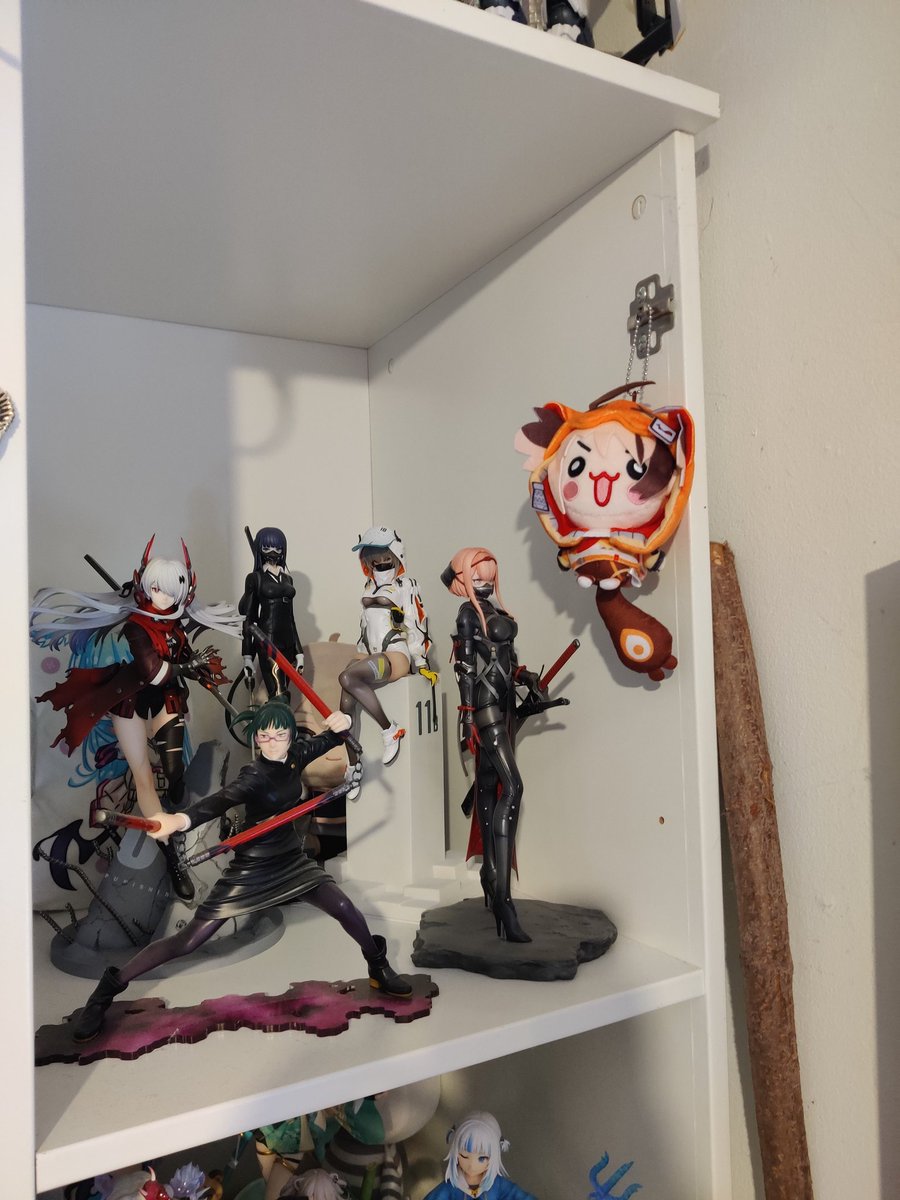 My Gigi plush has arrived to watch over my sexy ladies

#gremurins