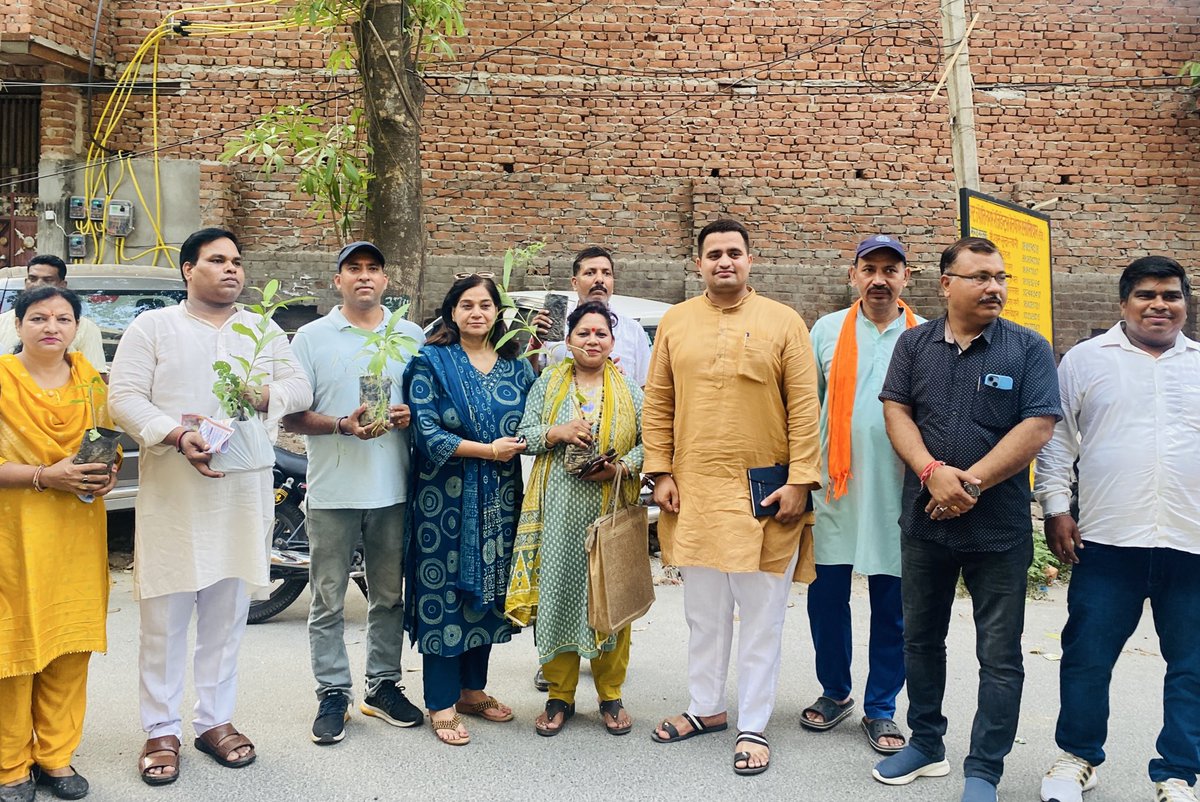PunitTyagiBjp's tweet photo. आज श्यामा प्रशाद मुखर्जी की पुण्यतिथि पर जिला कार्यालय पर प्रदेश उपाध्यक्ष राजकुमार भाटिया जी का बोधिक रहा, जिले के सभी मंडल व जिले के देवतुल्य पदाधिकारी व कार्यकर्ताओं का भी रहना हुआ॥ https://t.co/8mXCeyBz8O