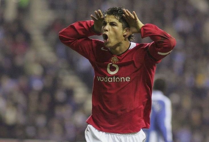 Lavozgalactica's tweet photo. Dice el Chiringuito que Jude Bellingham celebró a lo Leo Messi.

Cristiano Ronaldo en 2005: https://t.co/4cEBfkD4z6