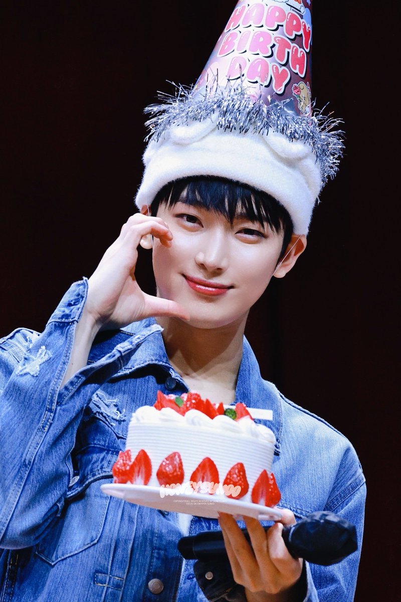 CiscarRoxy's tweet photo. Thankyou for always smiling &amp; bright u share. Please take care of your health, rest when you’re tired, &amp; keep smiling, your smile gives us strength.
You’re doing so well, and we’re so proud of you.

SUNOO STARLIGHT OF JUNE
#TakePrideinJuneNOO
#낮의달_선우_D1
#SUNOO #엔하이픈_선우 https://t.co/u2L06MyB9o
