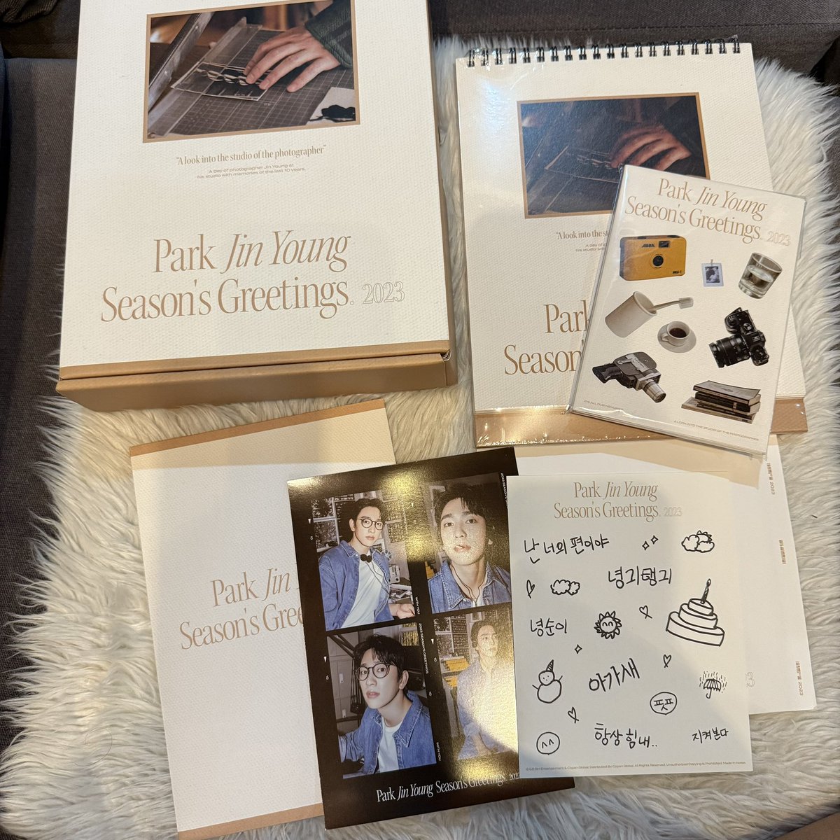 yeontannieee__'s tweet image. wts lfb got7 ph 

jinyoung season’s greetings 2023 
-unsealed — see photo for inclusions 

₱270 

- payo (prio)  
- gcash / bpi 
- jnt 

t. got7 park jinyoung seasons greetings 2023 ph