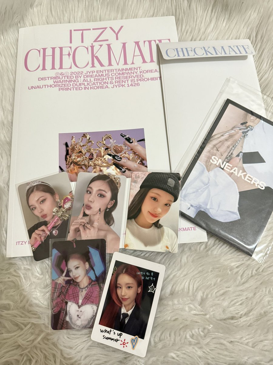 yeontannieee__'s tweet image. wts lfb ph

itzy checkmate 
₱250 set 

- payo / dop with nrdp
- gcash / bpi 
- jnt 

t. itzy checkmate yeji lia ryujin chaeryeong yuna ph