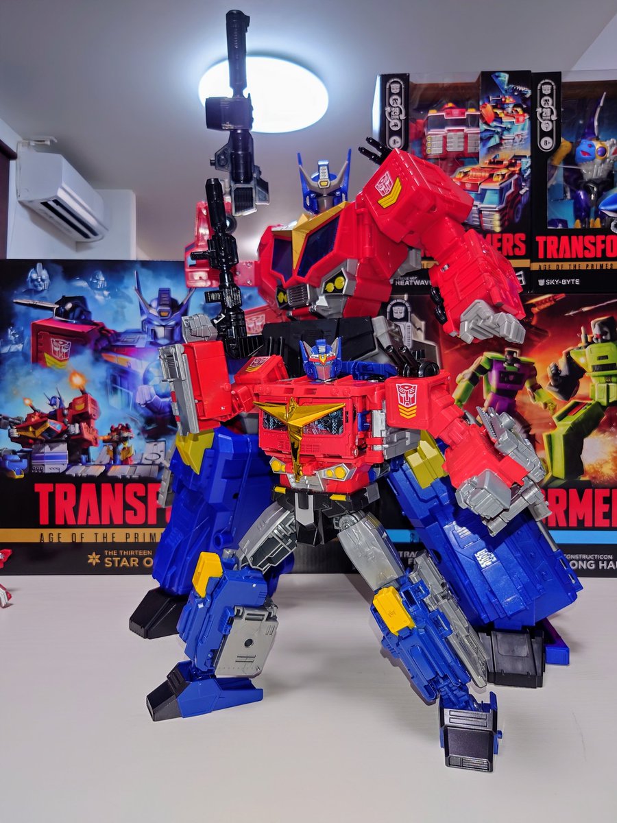 AOTPスターオプティマスプライムを、元ネタのスターコンボイ当時と復刻