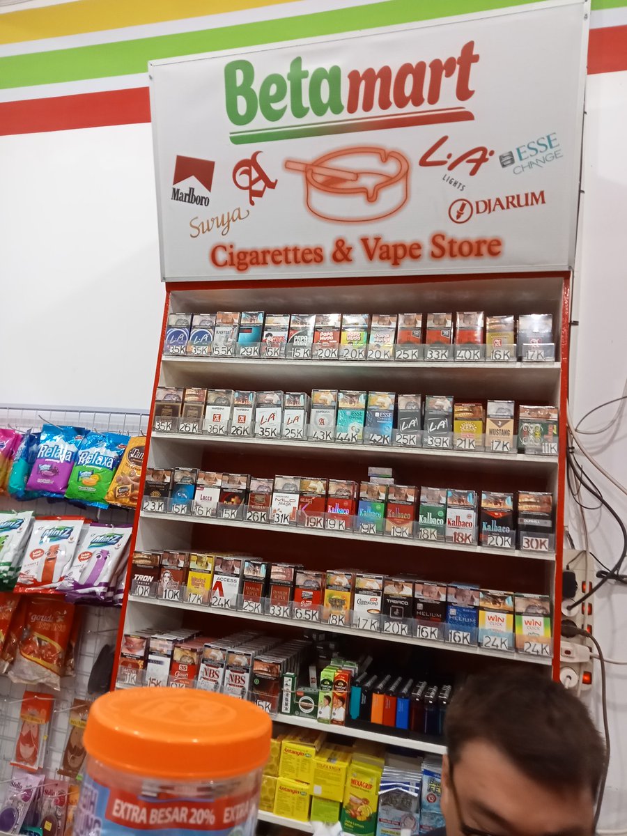 CintaMbak's tweet photo. @Rudiyanto_zh Kemarin jg pernah di titipin temen buat beli rokok. Kaget bgt SM rokok" baru yg pernah ku liat, bahkan harganya ad yg 6rb https://t.co/1E65QojJXb