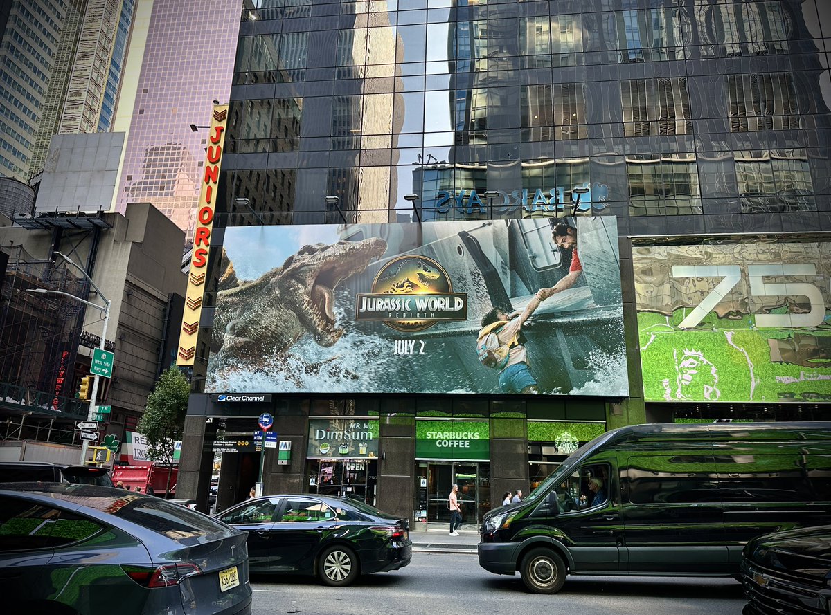 Zora Bennett’s mission takes her to New York City. 🦕🦖 #JurassicWorldRebirth