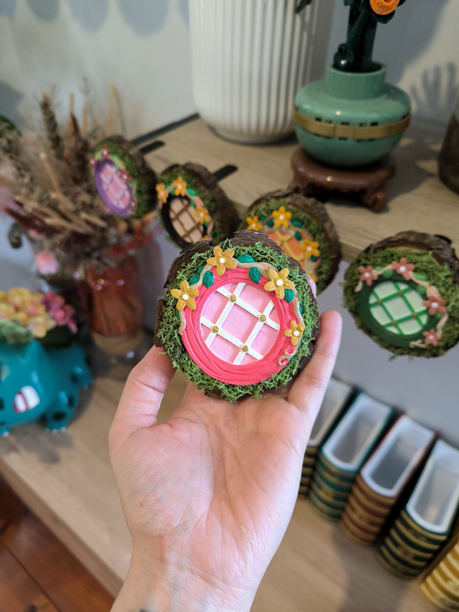 J'ai fait des petites fenêtres de Hobbit à accrocher sur des étagères 🌿✨