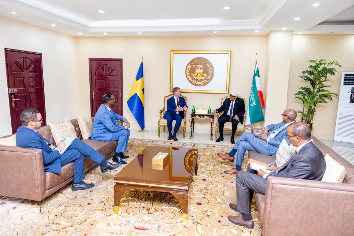 President of the Republic of Somaliland Receives Outgoing Swedish Ambassador in Farewell Meeting

H.E. President Abdirahman Mohamed Abdillahi (Irro), President of the Republic of Somaliland, today received the outgoing Ambassador of the Kingdom of Sweden to Somaliland and