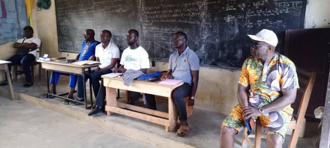 IsmaelTehe's tweet photo. 📍 *RÉUNION DE LA COORDINATION RÉGIONALE GPS YOPOUGON 2* 

À l’initiative de M. YÉO Mitantèh Baba, coordonnateur régional de Yopougon 2 (empêché), la coordination régionale GPS Yopougon 2 s’est réunie ce dimanche 22 juin 2025 dans le cadre d’une importante séance de travail consacrée à l’analyse des enjeux politiques actuels et à l’examen des perspectives d’avenir.

Dans son intervention,  M. Coulibaly Pelanan,  président de séance,  a invité l’ensemble des membres à demeurer mobilisés, disciplinés et constamment attentifs aux orientations de la direction. Il a insisté sur la nécessité de rester unis et préparés face aux échéances à venir, notamment dans la perspective des grandes décisions attendues.

Ce moment d’échanges et de concertation a été l’occasion pour les participants de réaffirmer, avec détermination et fidélité, leur soutien indéfectible à la candidature de Son Excellence Monsieur @SOROKGUILLAUME à l’élection présidentielle prévue pour octobre 2025.

👉🏽 https://t.co/oKpsJjZ26r 👉🏿https://t.co/1aB34oVHux #SoroDoitRentrer🇨🇮

@NathDasilva2 @BalmePatricia @MalletJeanette @YEOBABA7
