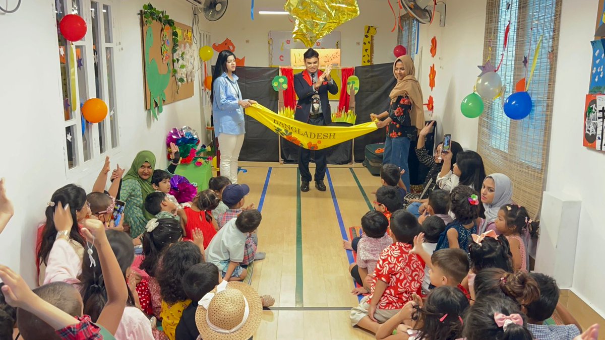 omarsharif81's tweet image. 🪄School Class Party Magic Show!!!
🏫Frobel Play School Dhaka, Bangladesh🇧🇩.
🔍To know more search Google Images:- Class party School Magic Show top Magic entertainer Magician Omar Sharif of Dhaka Bangladesh
#Magician_Omar_Sharif #School_Class_Party #Magic_Show #Dhaka_Bangladesh