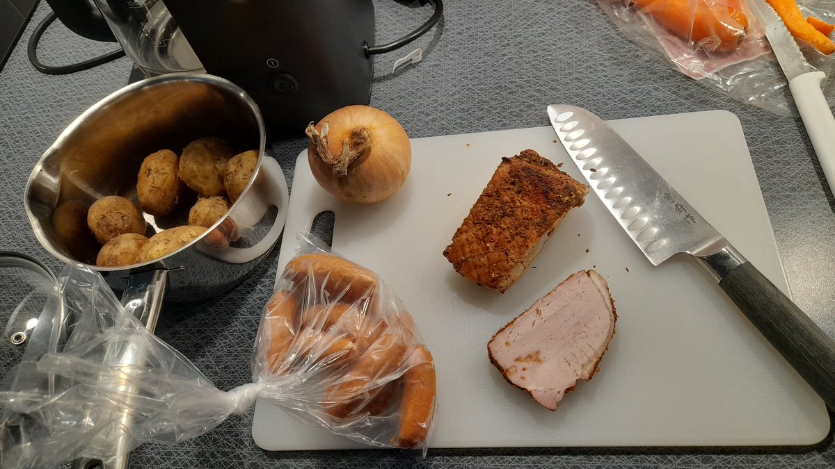 SwedishGamester's tweet photo. It's my #FirstDay of #Vacation and I've been very #lazy all day today! But at least I walked to mom's #NewApartment and gonna make #pyttipanna now as #dinner for us both. https://t.co/FPvh8WknbJ